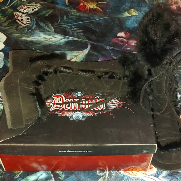 Brand New Demonia Cubby 311 - Picture 5 of 5